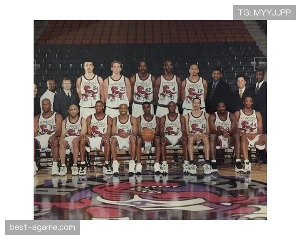 文斯·卡特后期转型3D锋线，提升防守效率助力球队阵容多样化