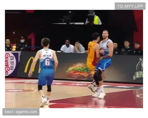 假摔判罚的判定标准是什么？裁判如何识别与处理